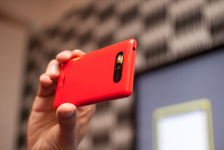 Chiêm ngưỡng bộ đôi điện thoại Windows Phone 8 đầu tiên của Nokia