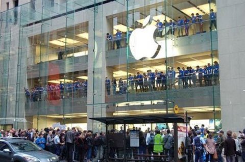 Khách hàng đầu tiên tại Úc sở hữu iPhone 5