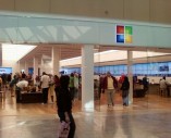 Microsoft mở 32 cửa hàng